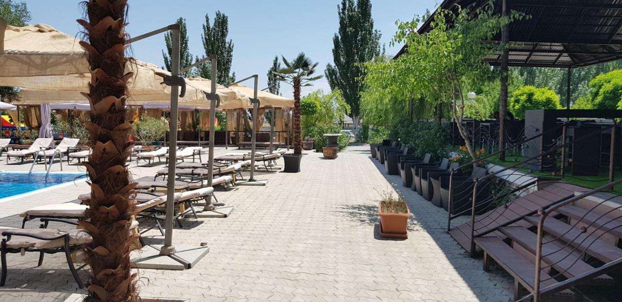 Cross Resort Hotel Jerevan Eksteriør billede